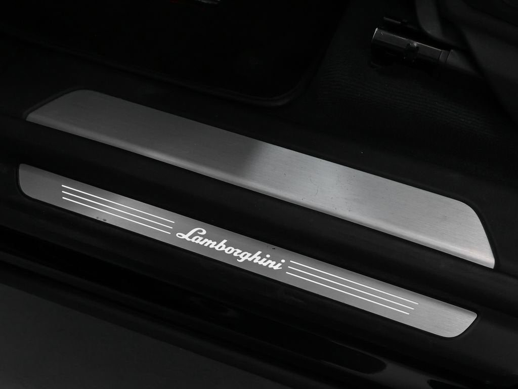 2022 Lamborghini Urus Base