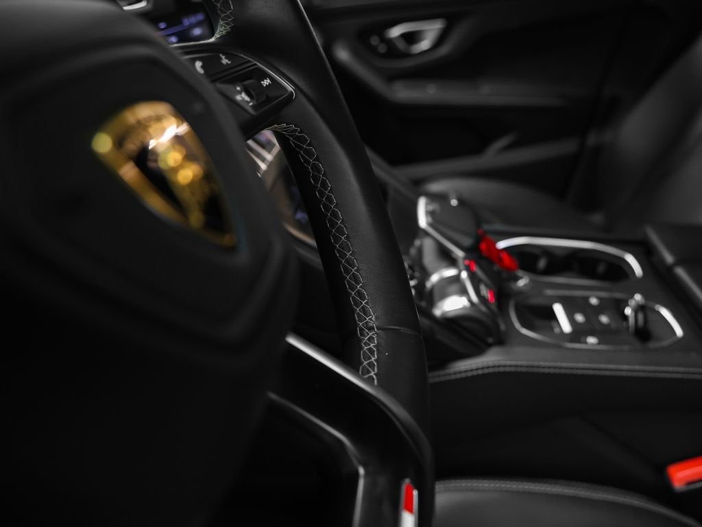 2022 Lamborghini Urus Base