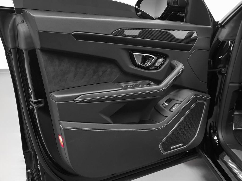 2022 Lamborghini Urus Base