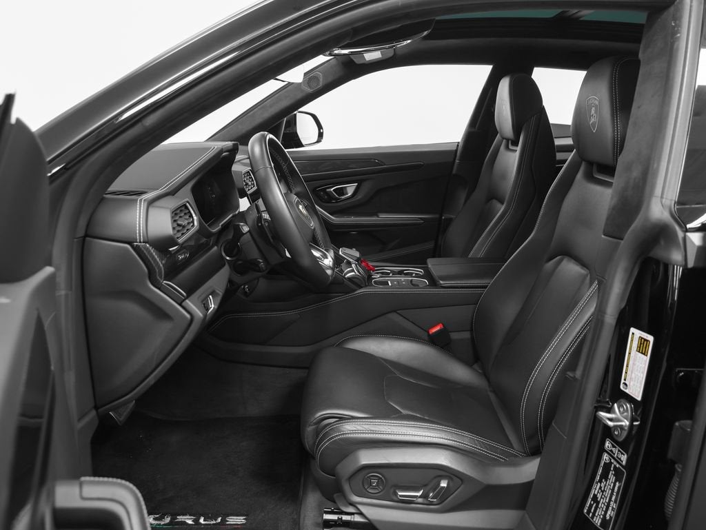 2022 Lamborghini Urus Base