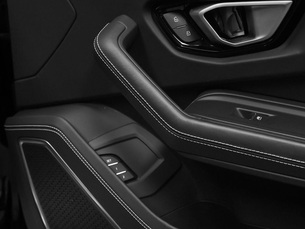 2022 Lamborghini Urus Base