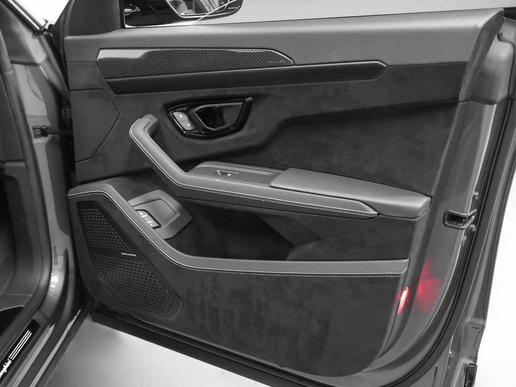 2023 Lamborghini Urus Performante