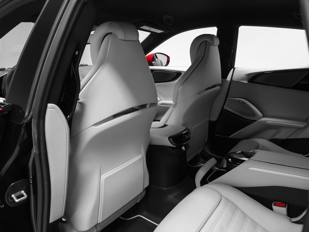 2025 Ferrari Purosangue Base