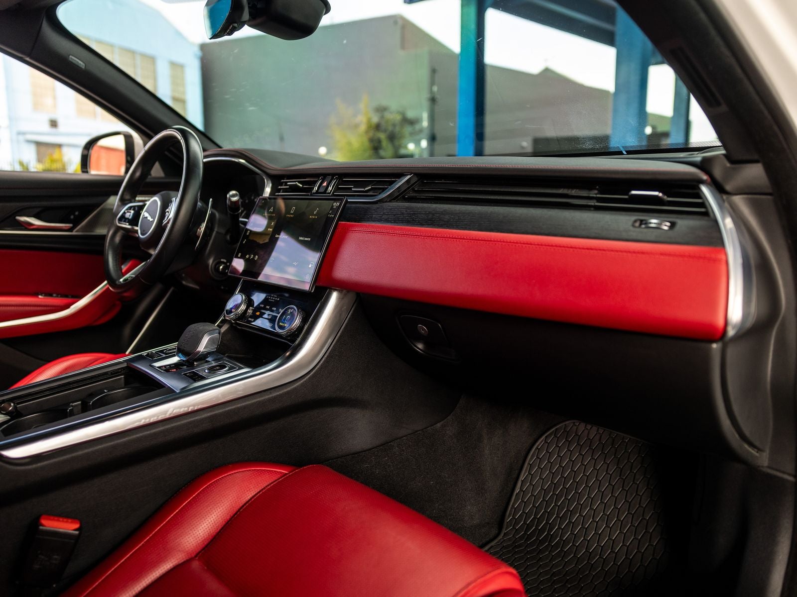 2022 Jaguar XF R-Dynamic SE