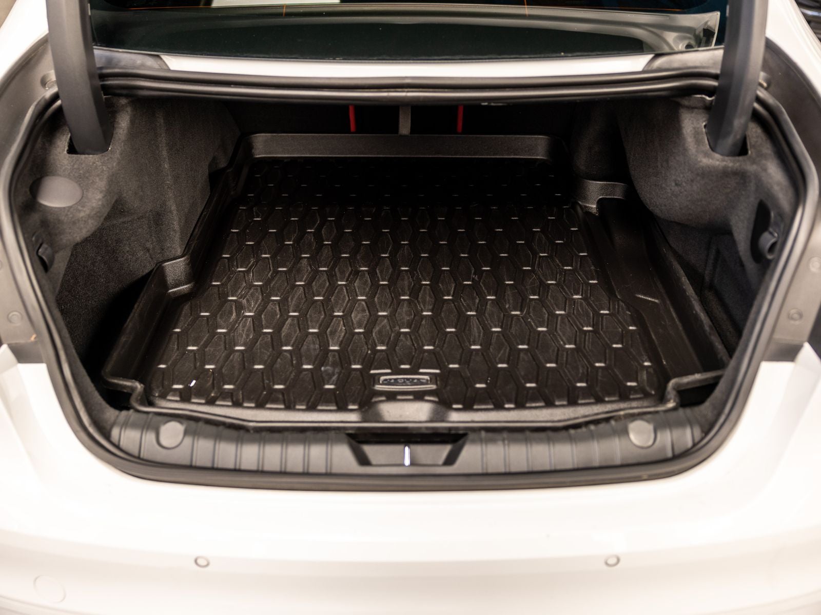 2022 Jaguar XF R-Dynamic SE