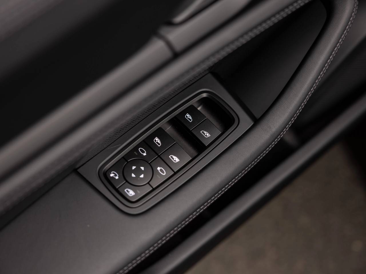 2026 Porsche Taycan Taycan 4 Black Edition