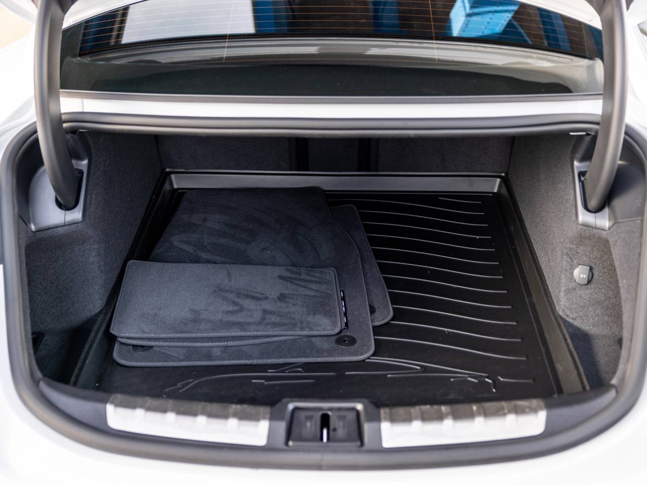 2025 Porsche Taycan Taycan