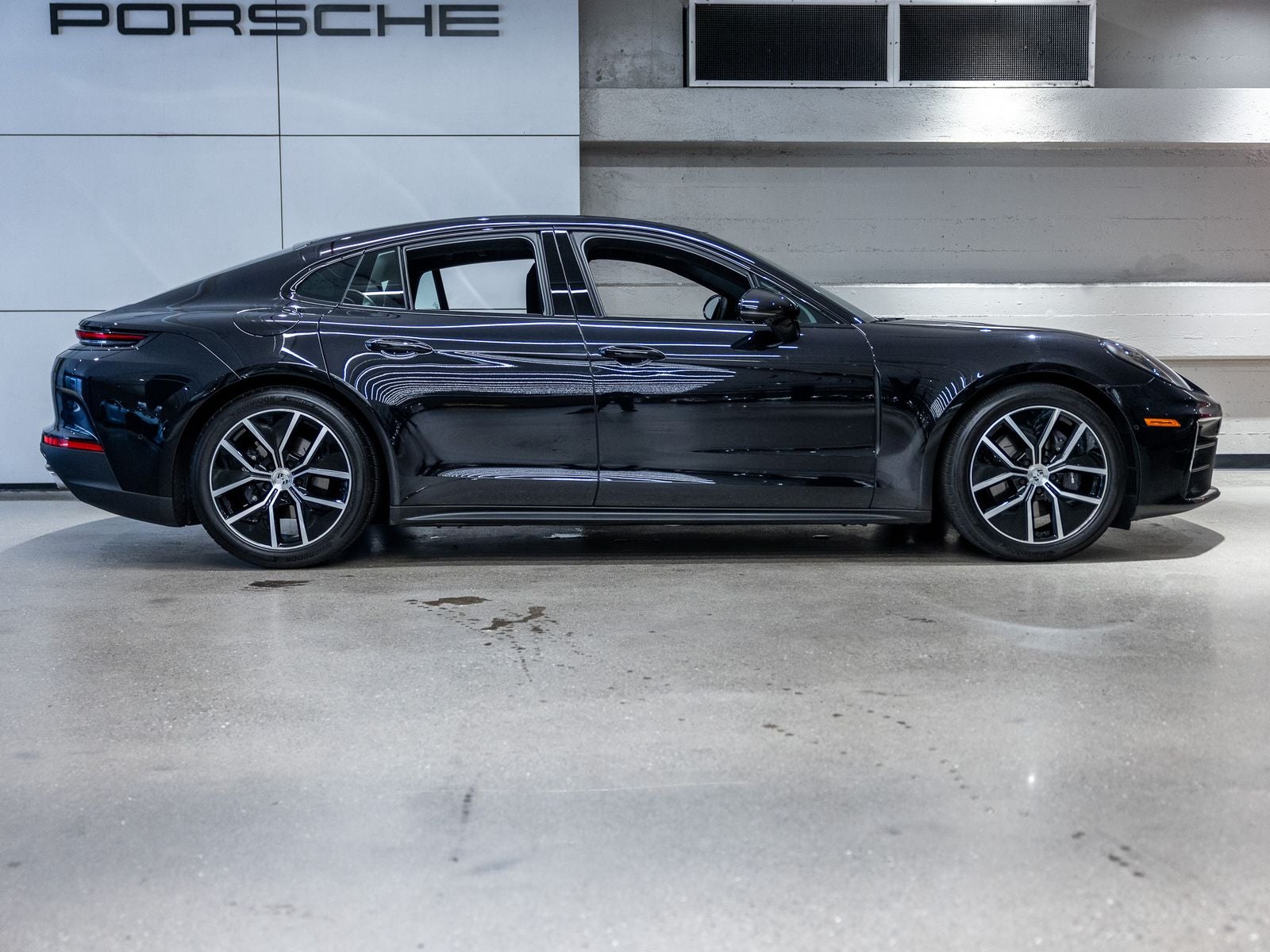 2025 Porsche Panamera Base