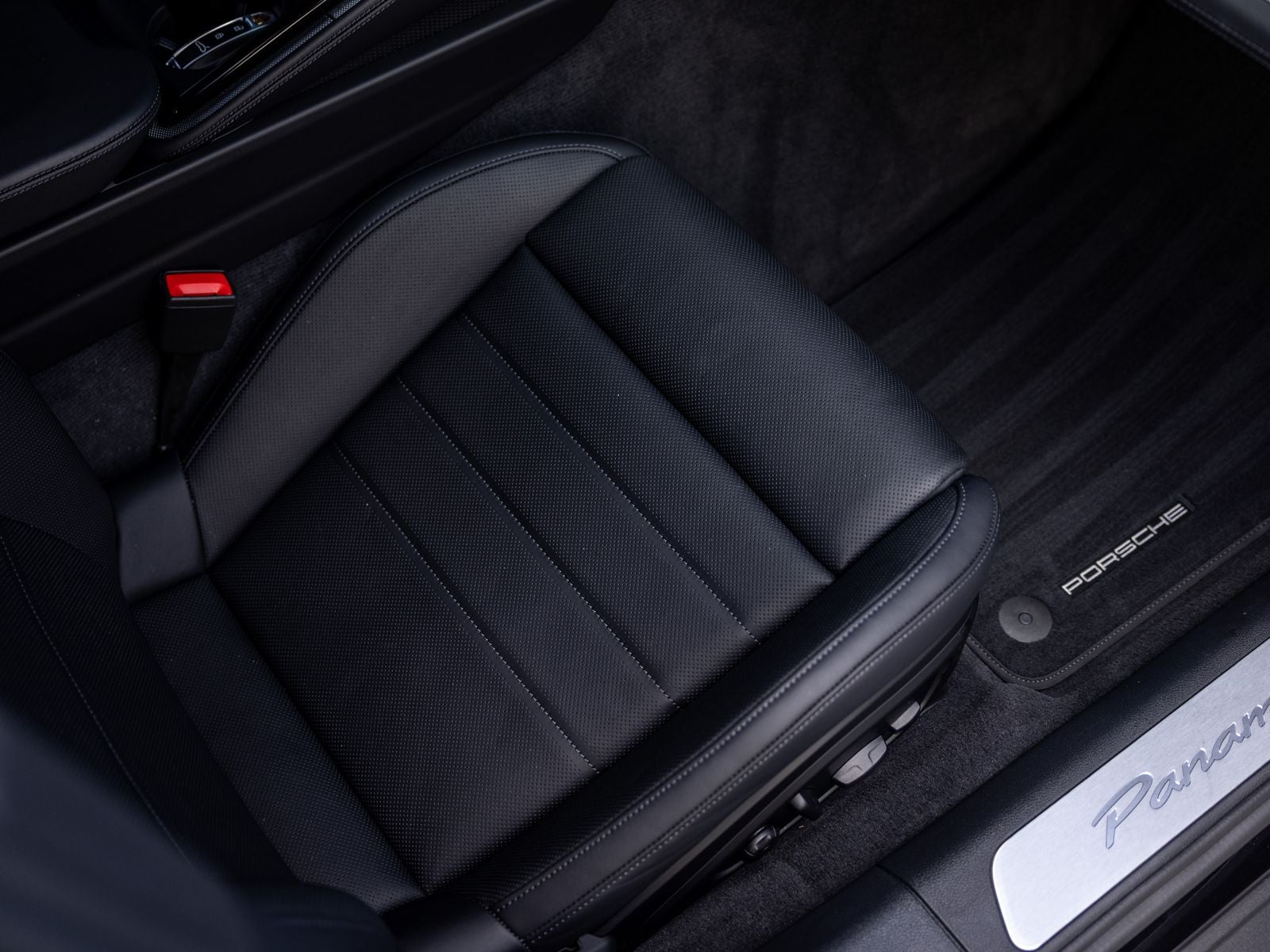 2025 Porsche Panamera Base