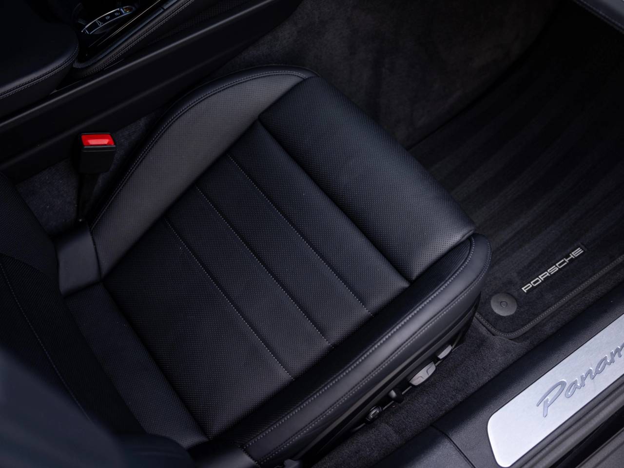 2025 Porsche Panamera Base