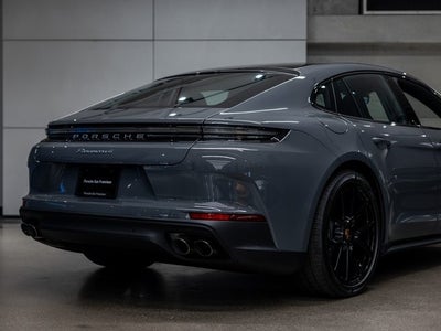 2026 Porsche Panamera 4