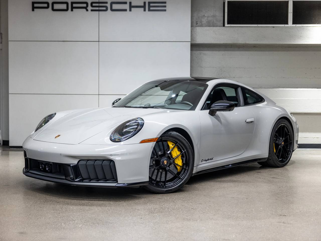 2025 Porsche 911 911 Carrera 4 GTS