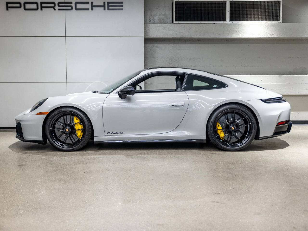 2025 Porsche 911 911 Carrera 4 GTS