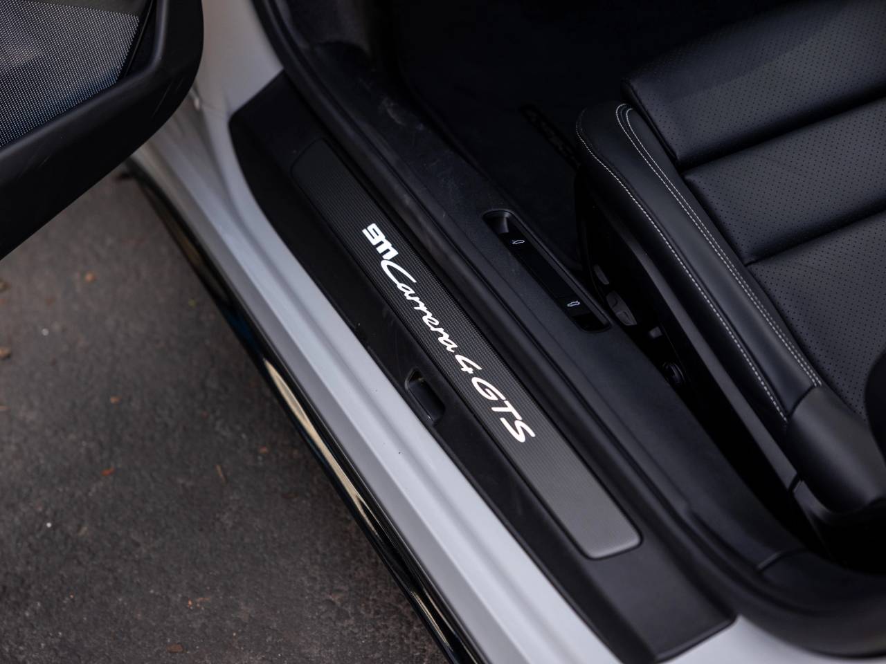 2025 Porsche 911 911 Carrera 4 GTS