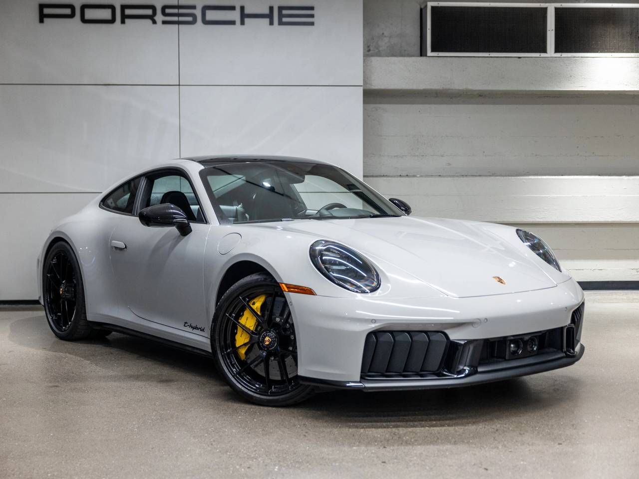 2025 Porsche 911 911 Carrera 4 GTS