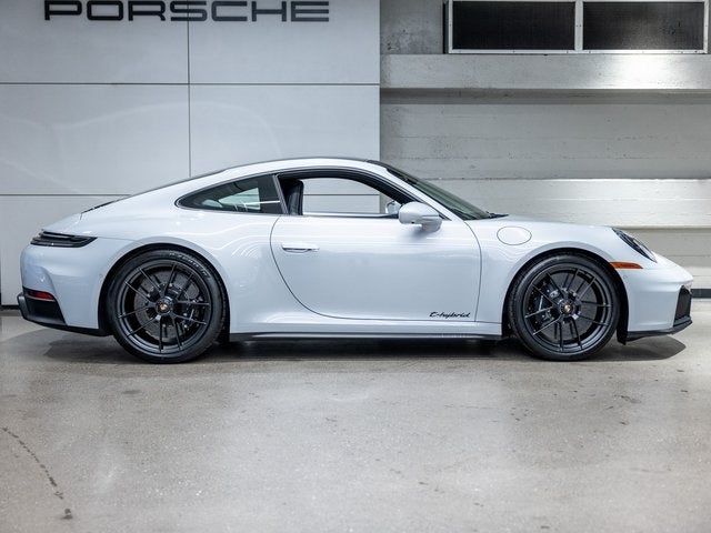 2025 Porsche 911 Carrera GTS