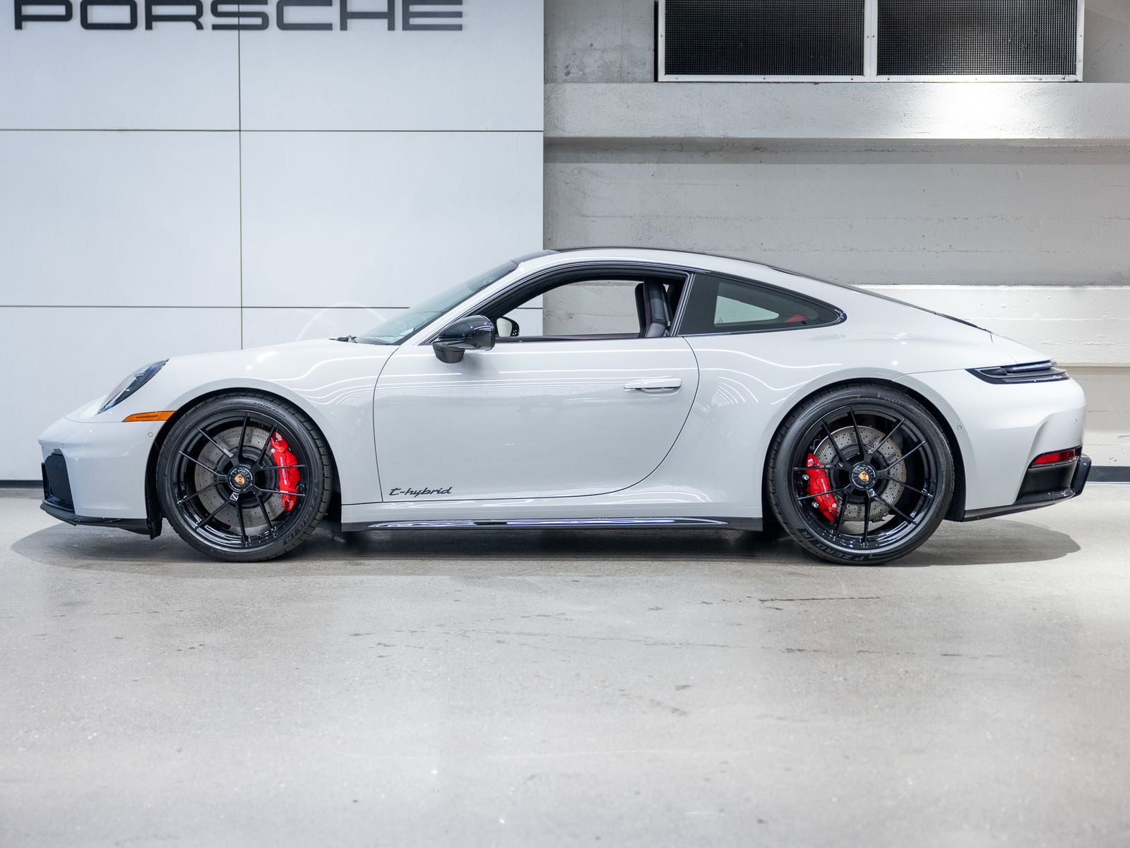 2026 Porsche 911 Carrera 4 GTS