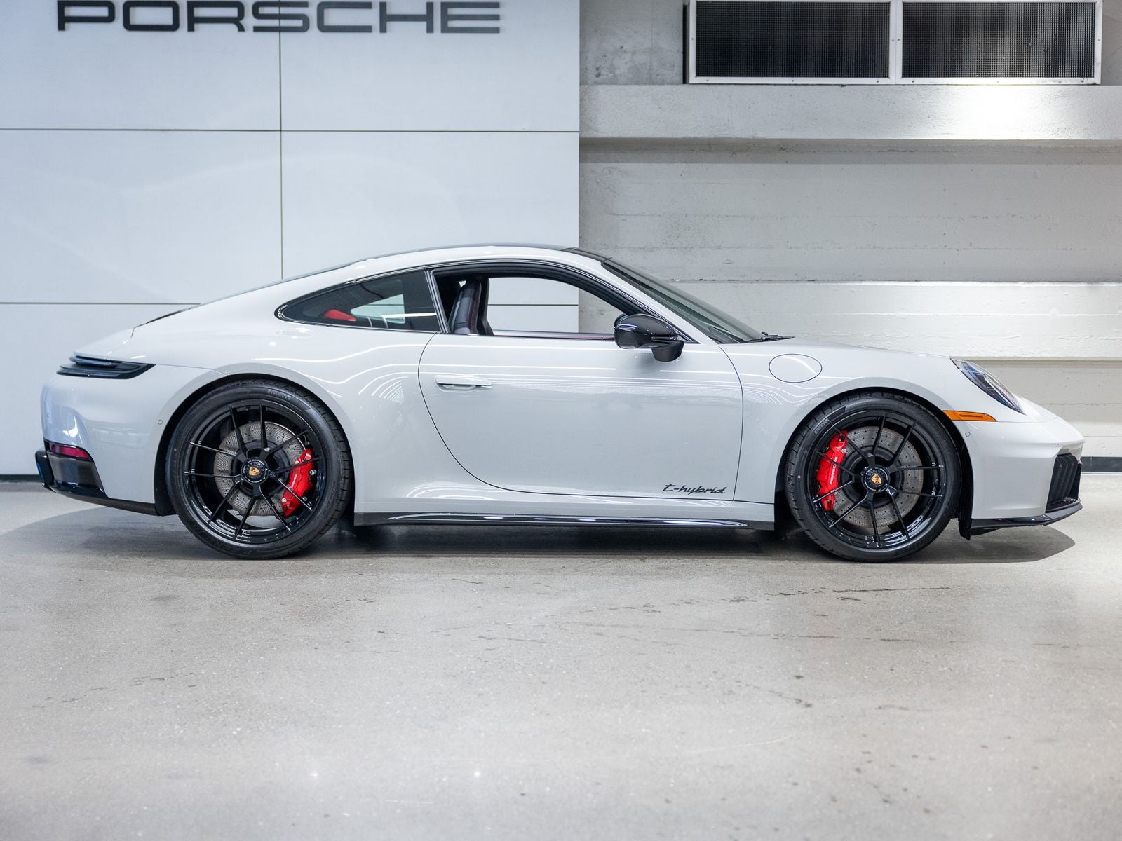 2026 Porsche 911 Carrera 4 GTS