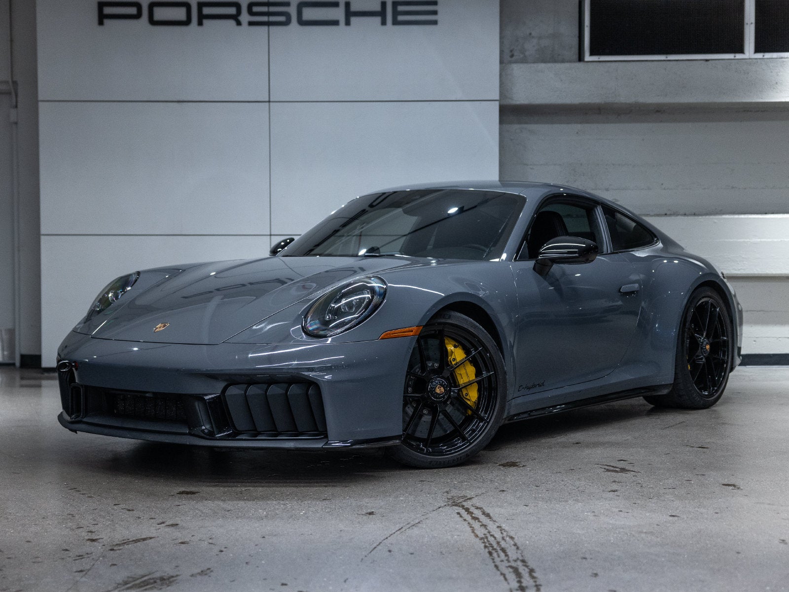 2025 Porsche 911 911 Carrera 4 GTS