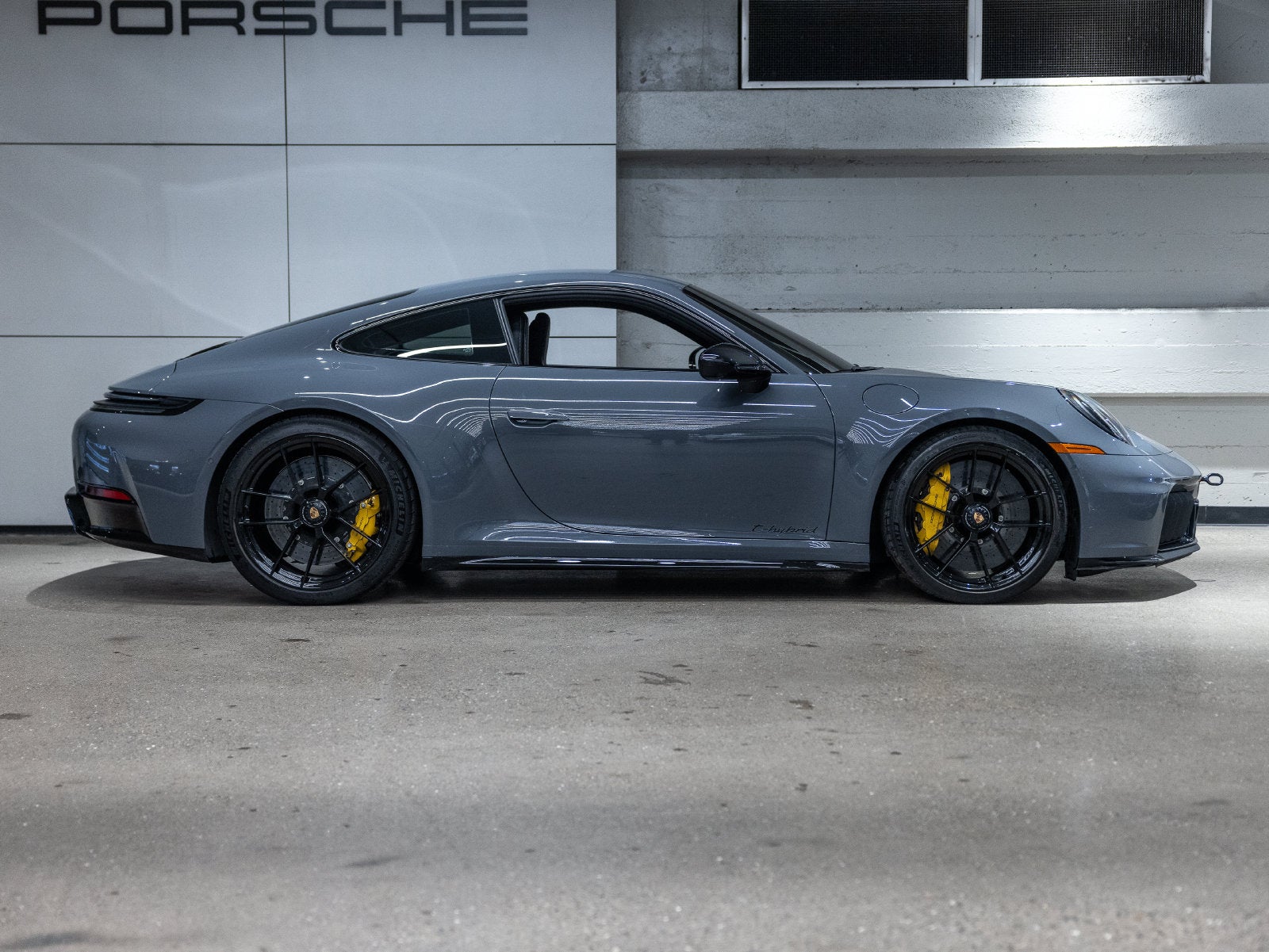 2025 Porsche 911 911 Carrera 4 GTS