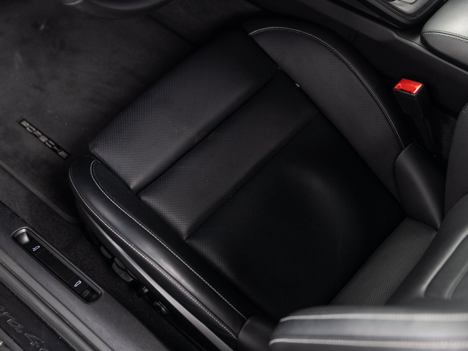 2025 Porsche 911 911 Carrera 4 GTS