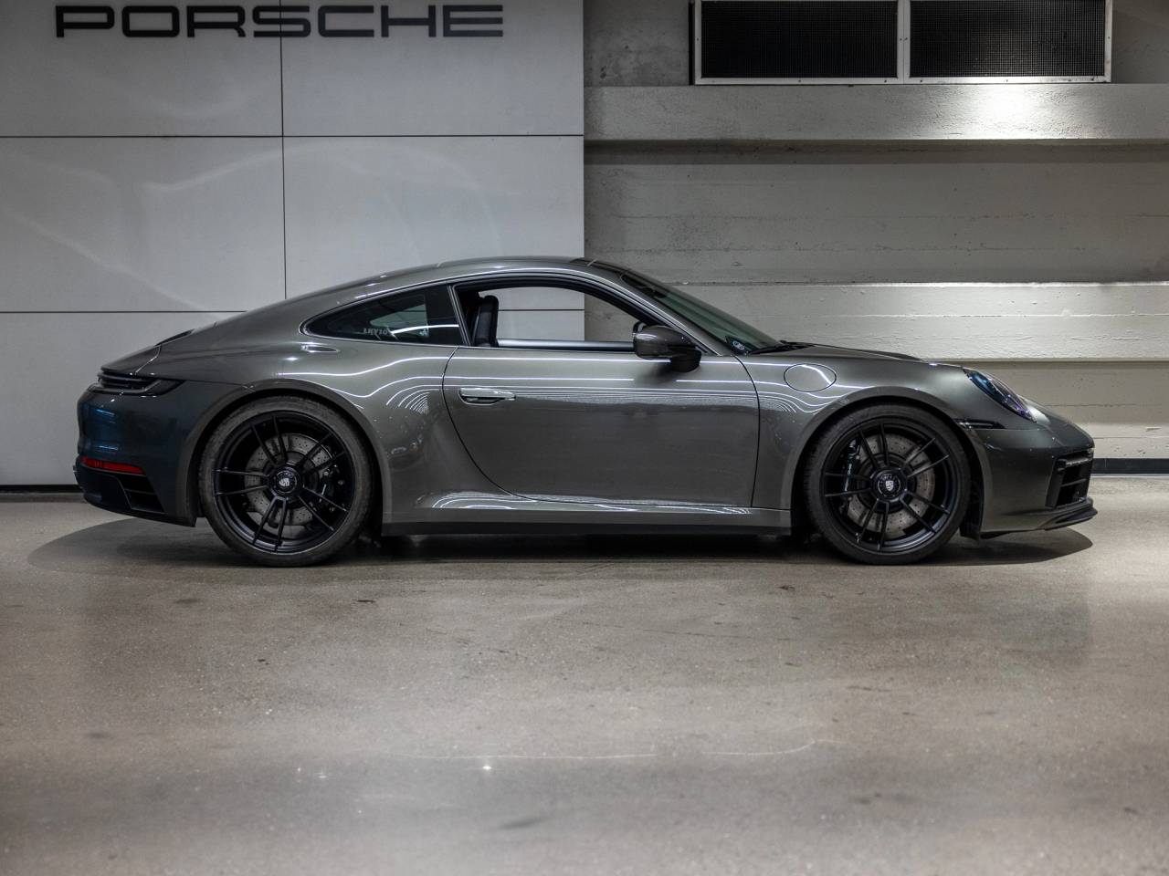 2024 Porsche 911 Carrera 4 GTS