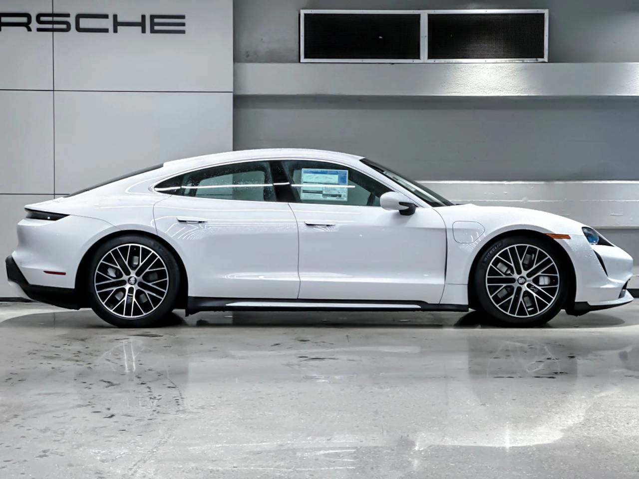 2024 Porsche Taycan Taycan Turbo (MY24)