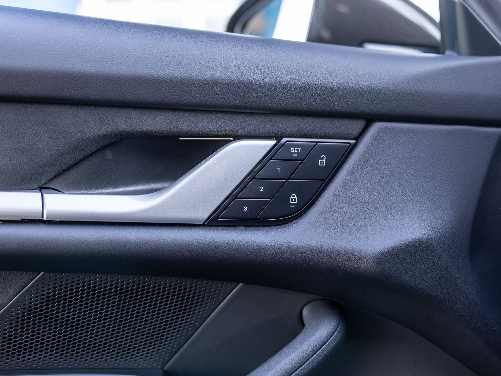 2025 Porsche Taycan Turbo GT w/Weissach Package