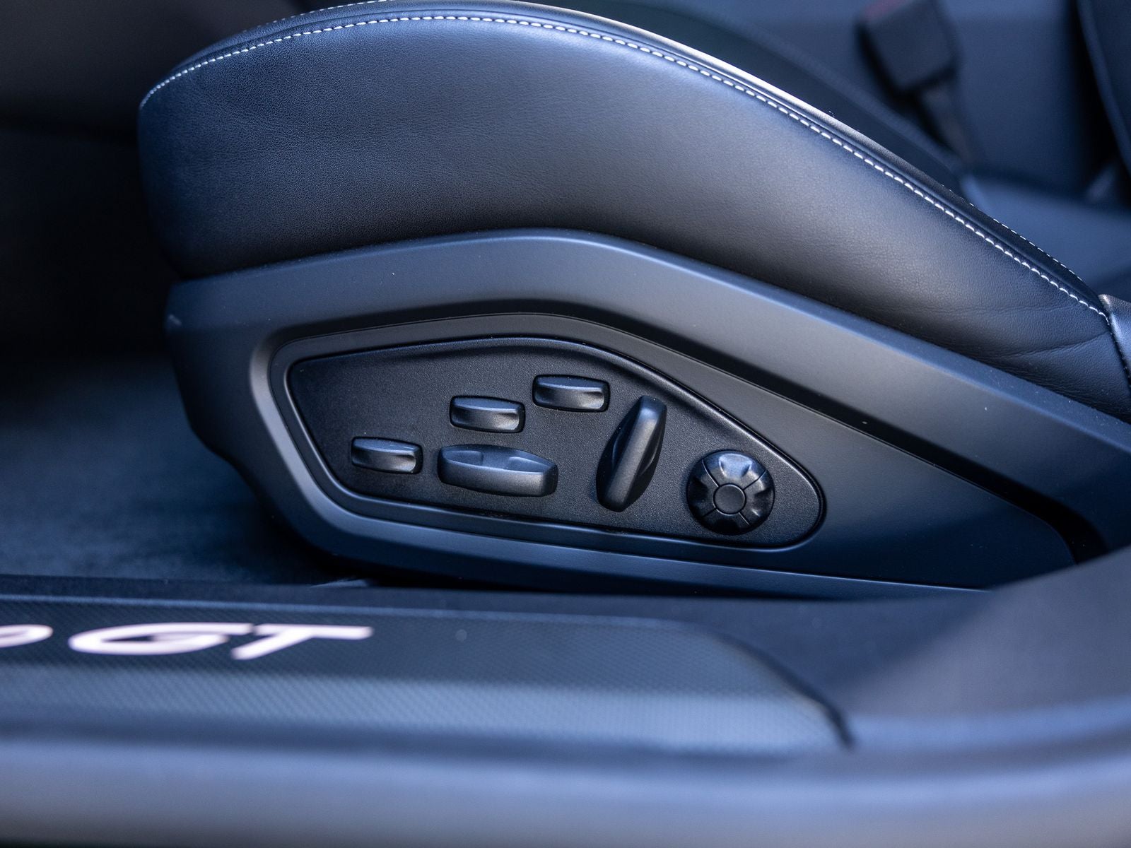 2025 Porsche Taycan Turbo GT w/Weissach Package