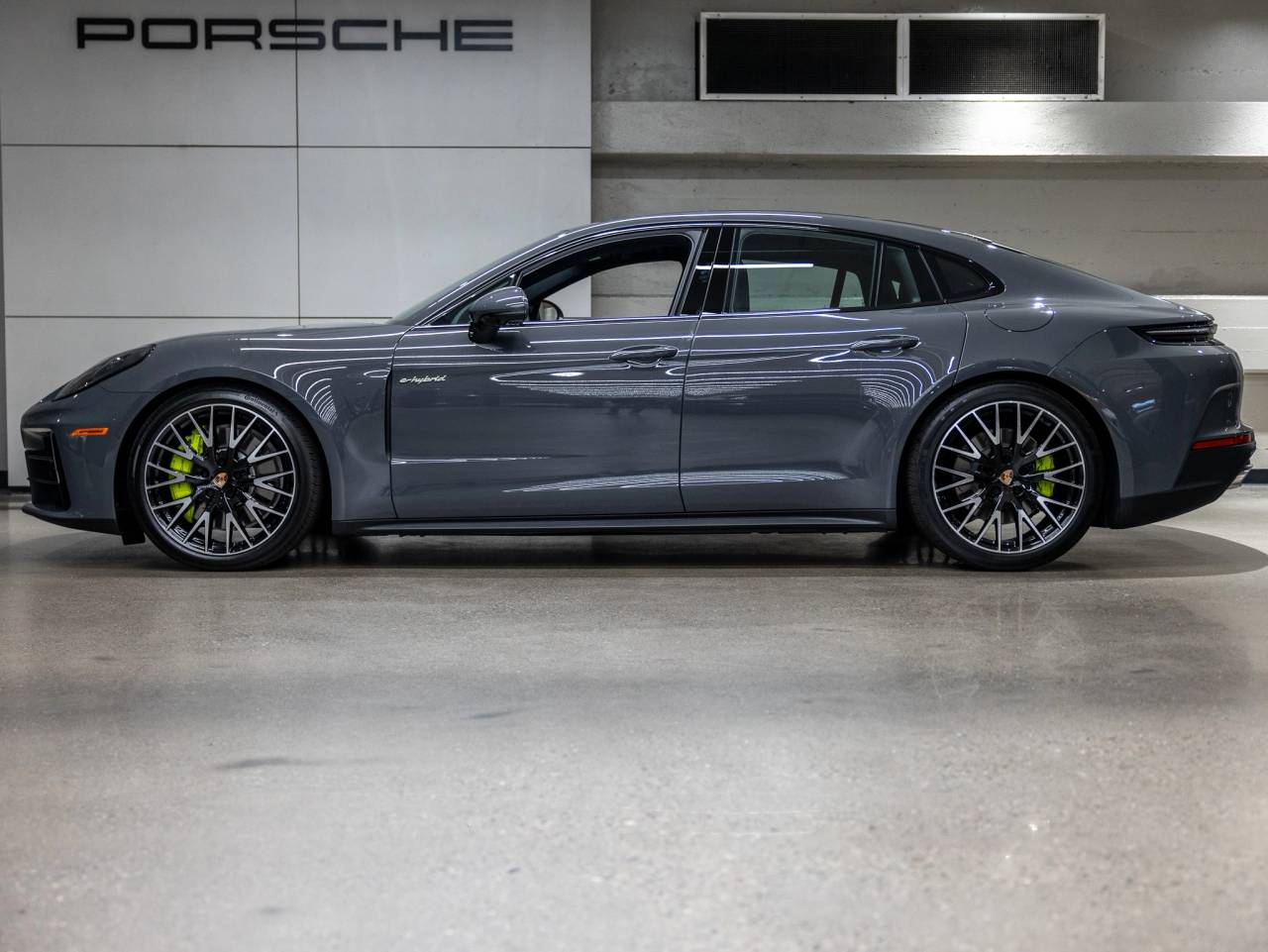 2026 Porsche Panamera Panamera 4 E-Hybrid