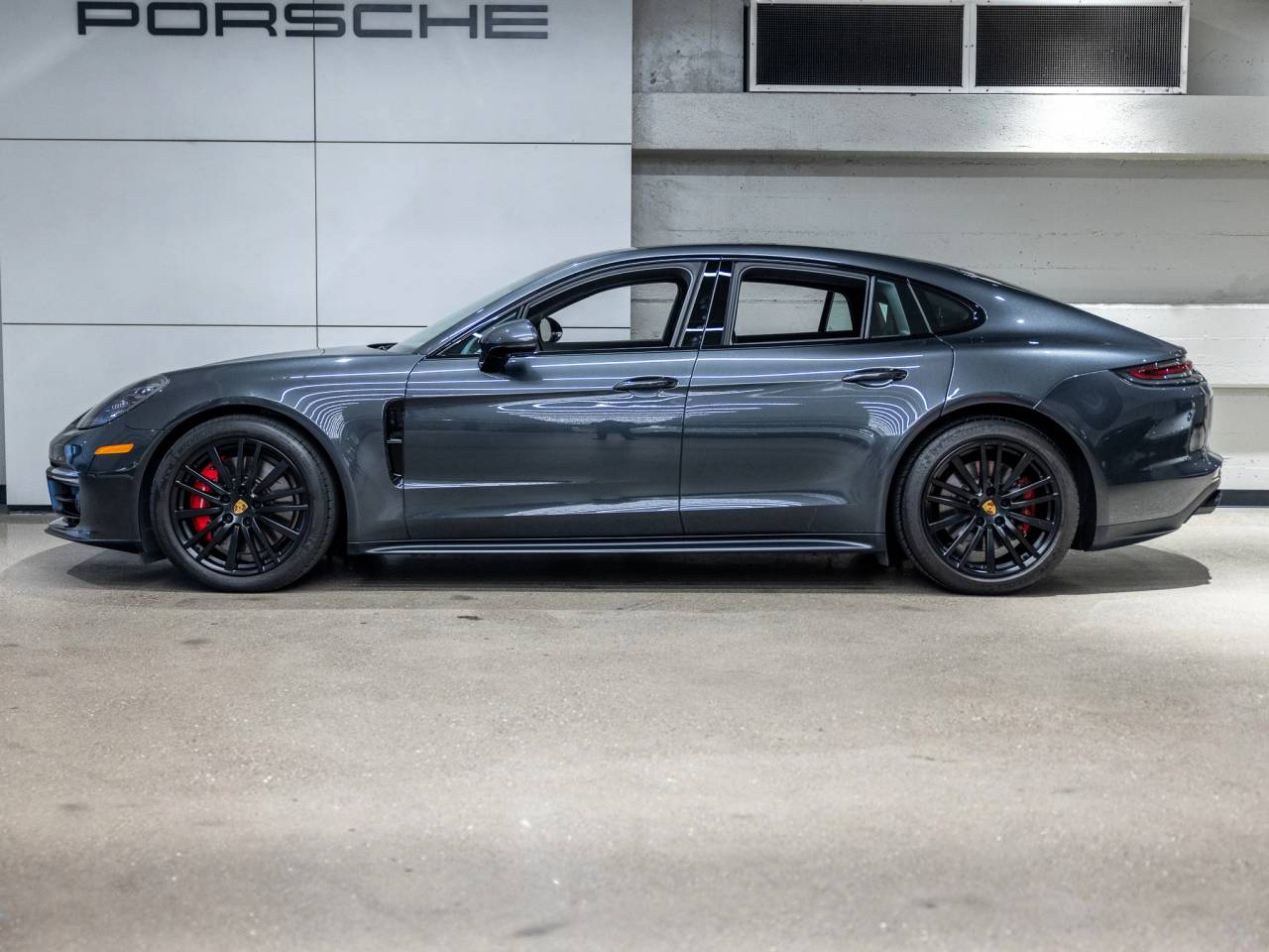 2019 Porsche Panamera Panamera GTS