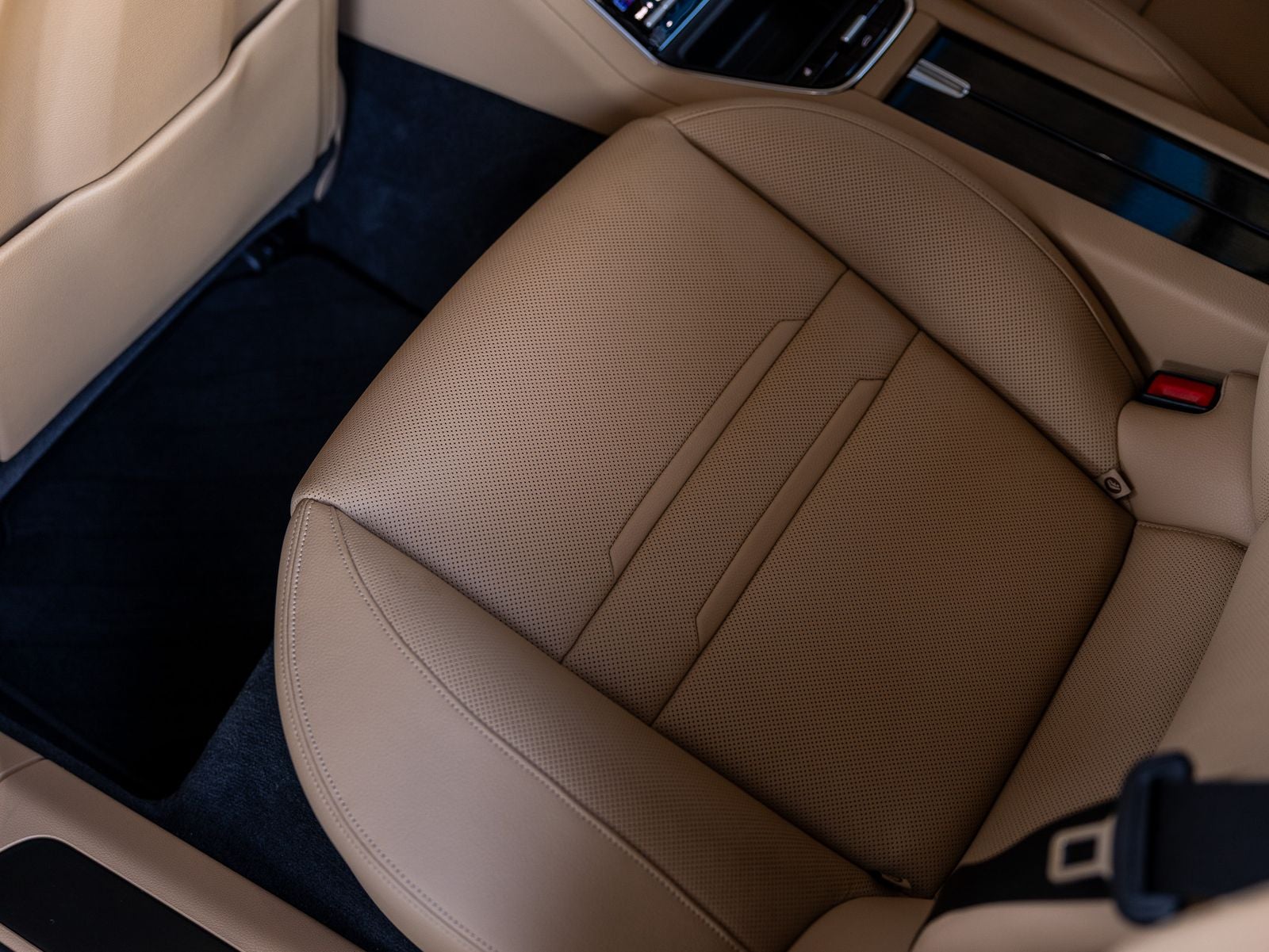 2023 Porsche Panamera Platinum Edition