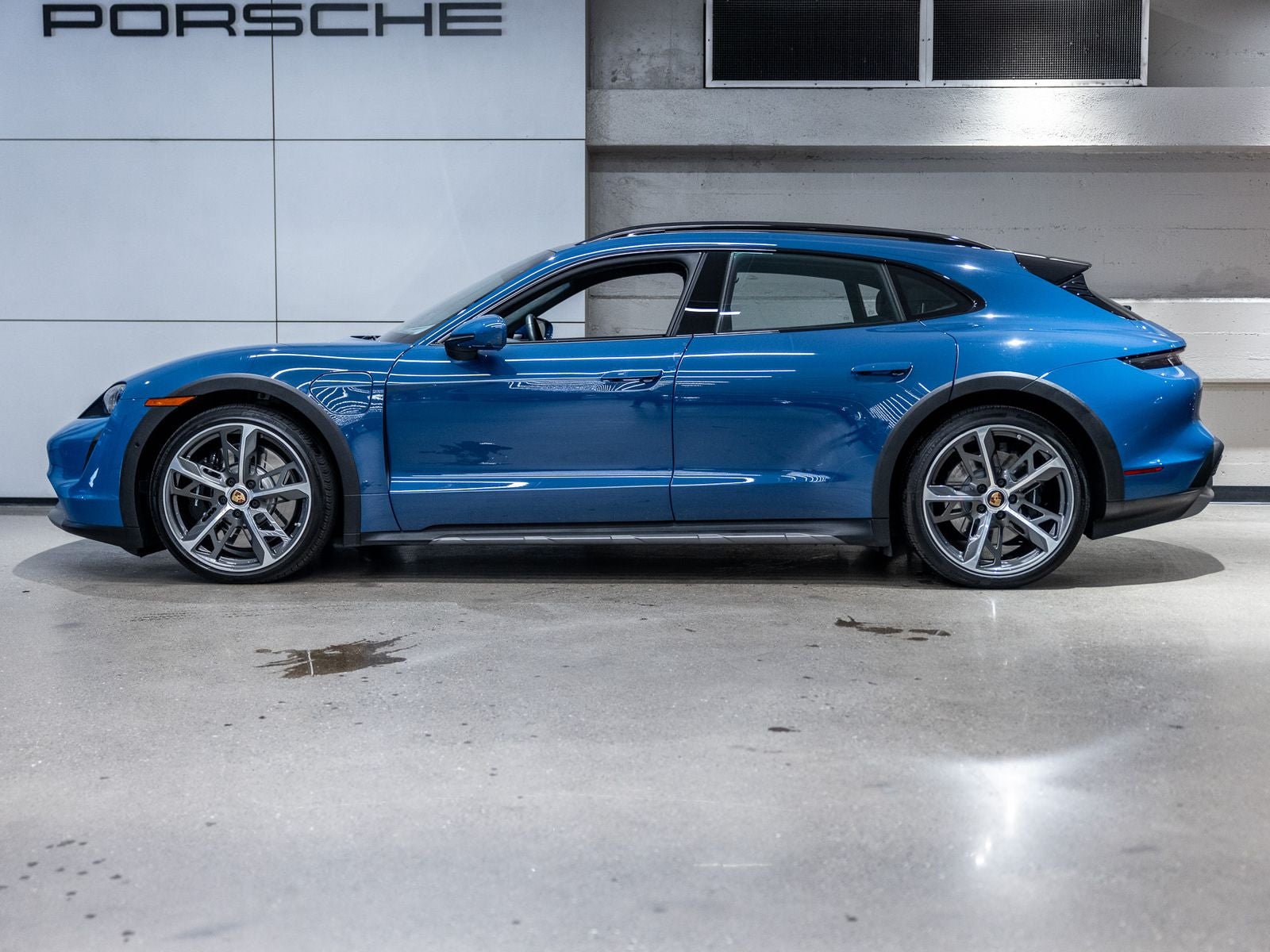 2023 Porsche Taycan Taycan Turbo Cross Turismo (MY23)