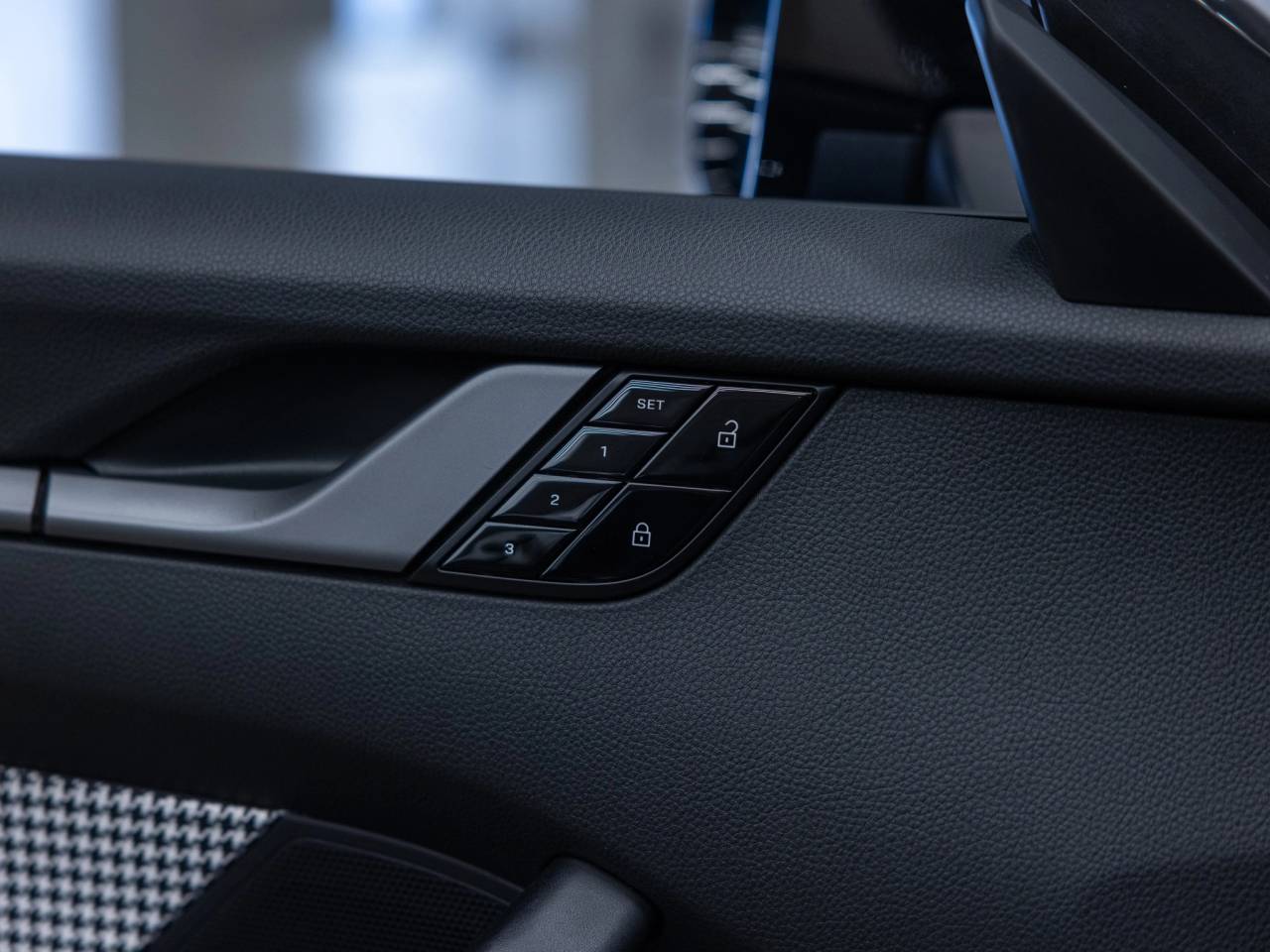 2020 Porsche 911 Carrera 4S Cabriolet