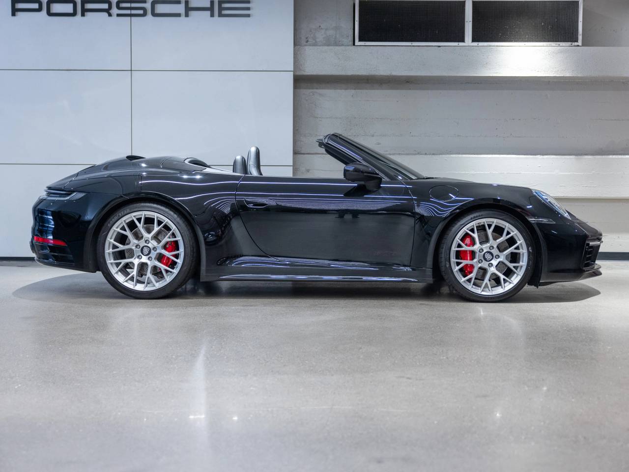 2020 Porsche 911 Carrera 4S Cabriolet