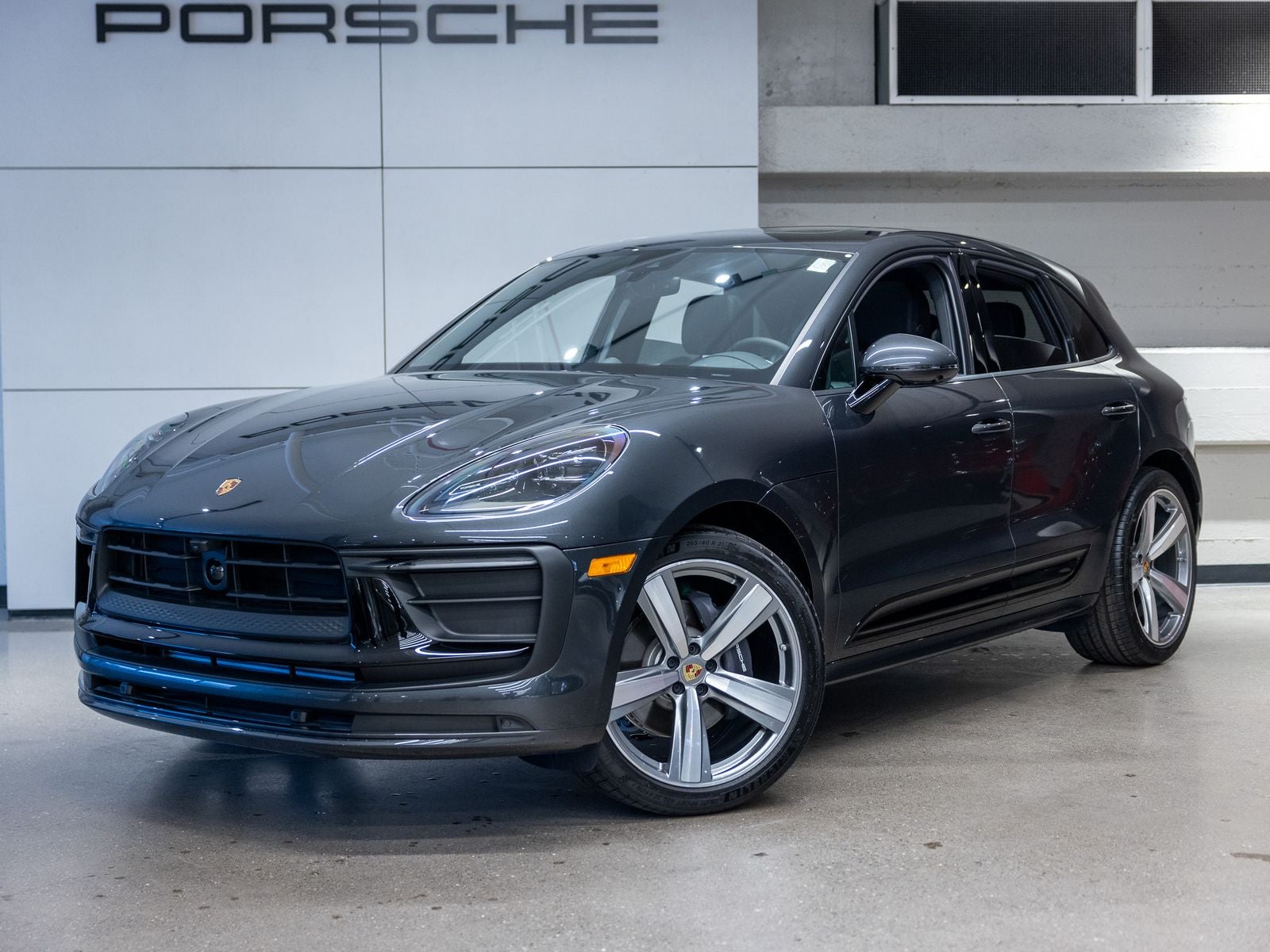 2025 Porsche Macan Base