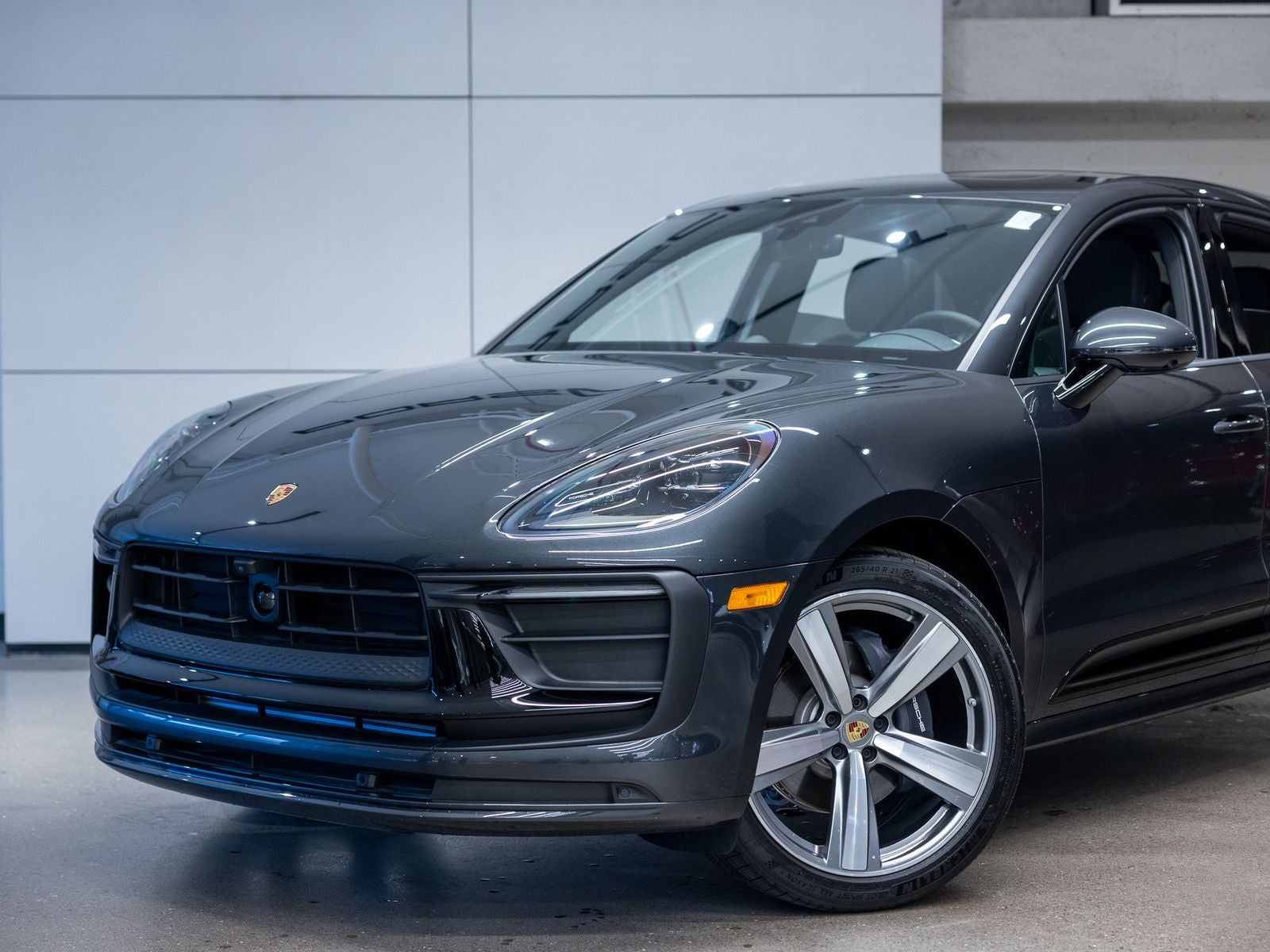 2025 Porsche Macan Base