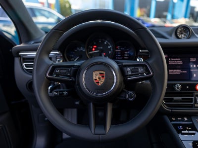 2025 Porsche Macan Base