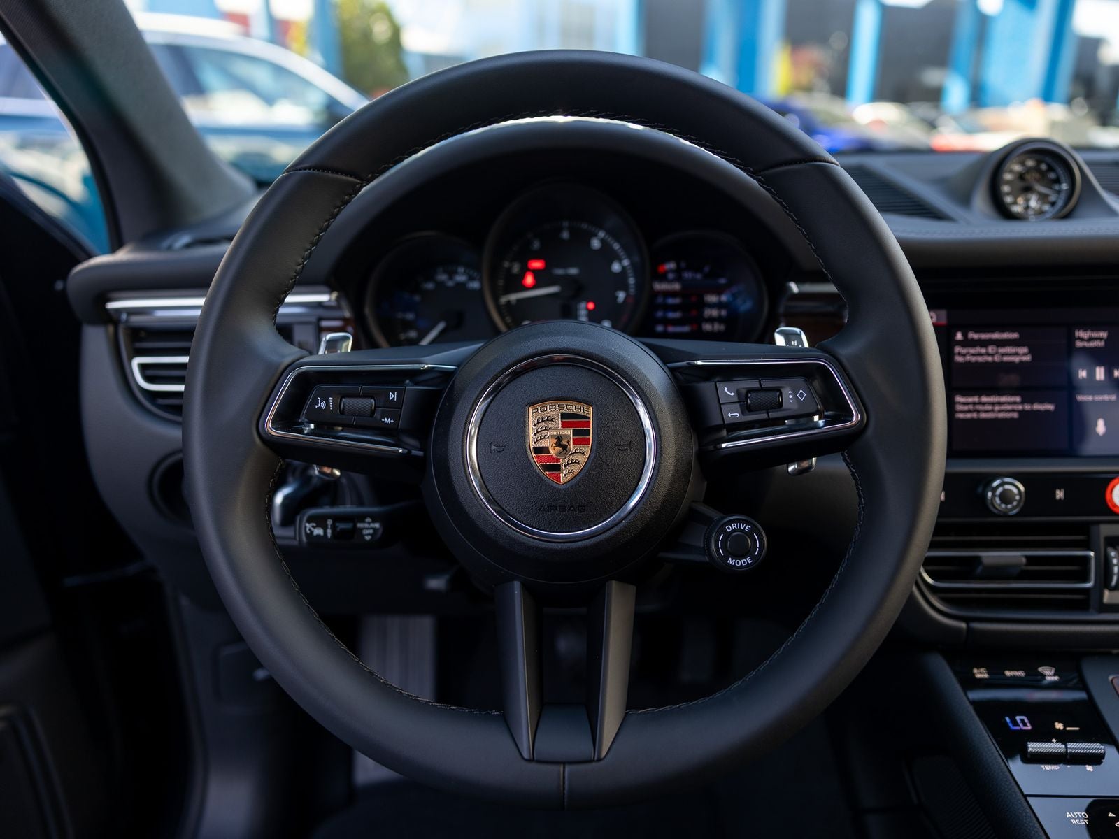 2025 Porsche Macan Base