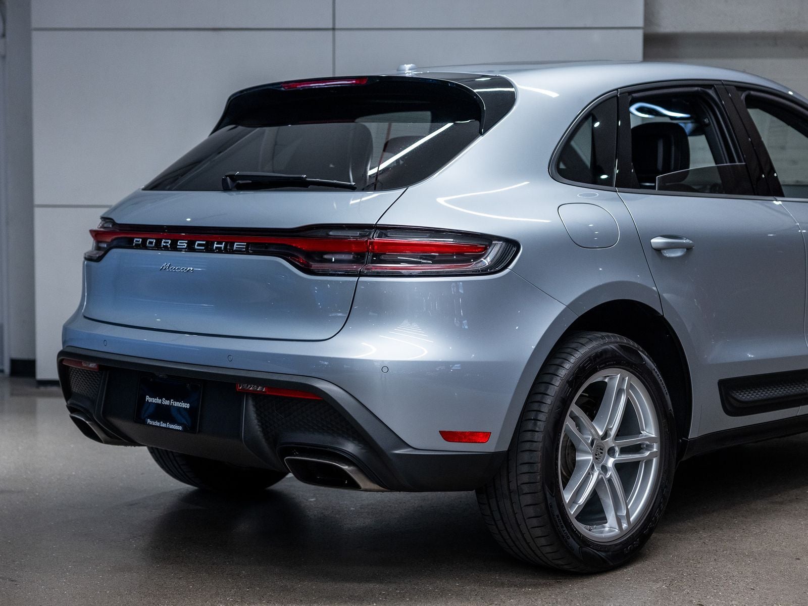 2025 Porsche Macan Base