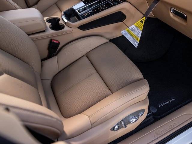 2025 Porsche Macan Macan