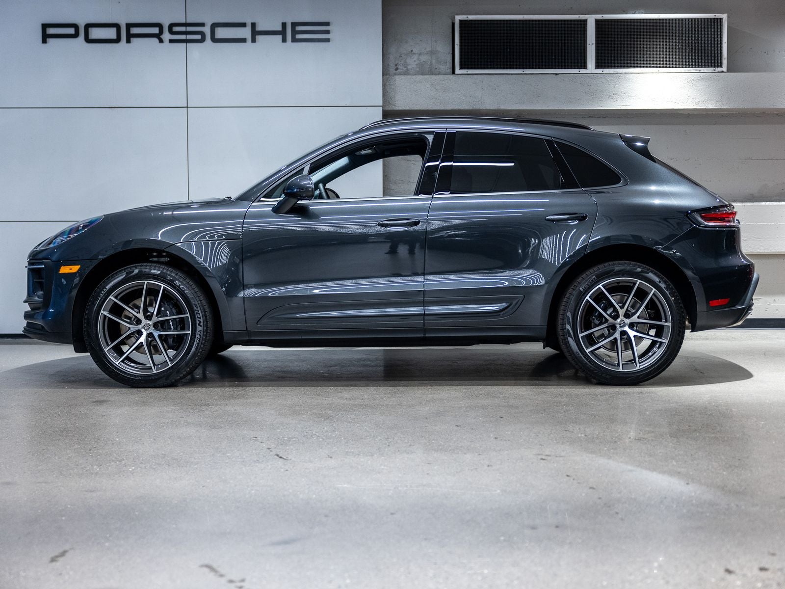 2026 Porsche Macan Base