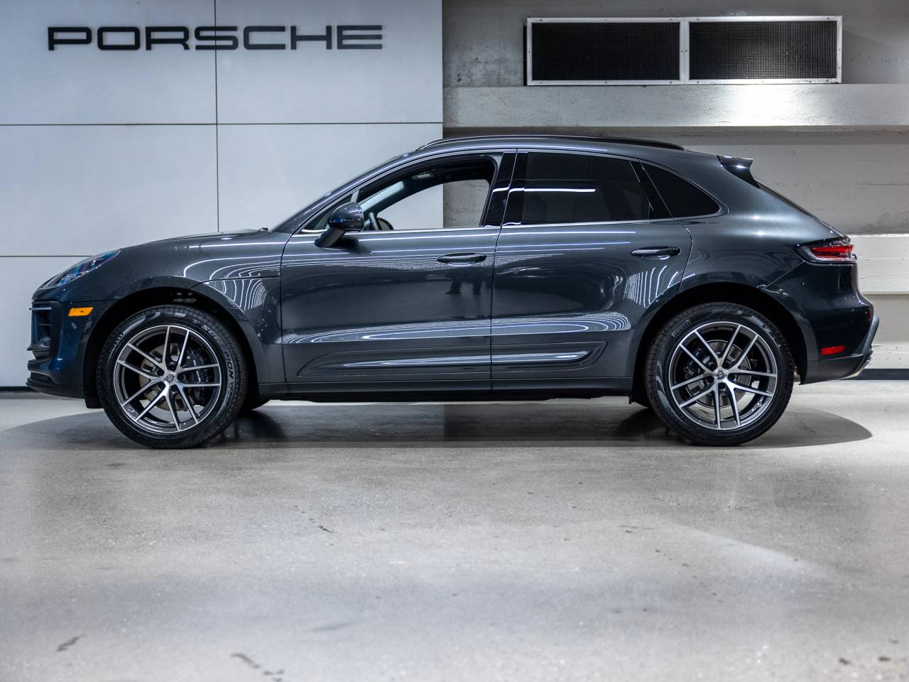 2026 Porsche Macan Base