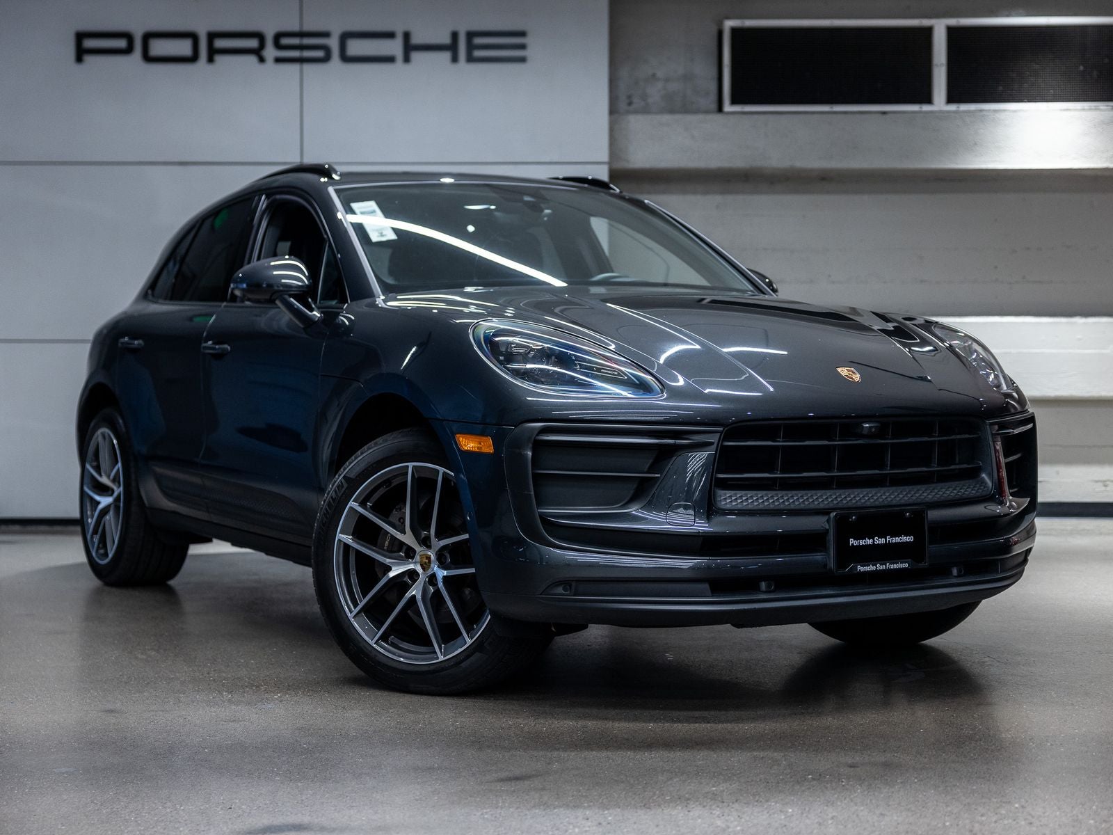 2022 Porsche Macan Base