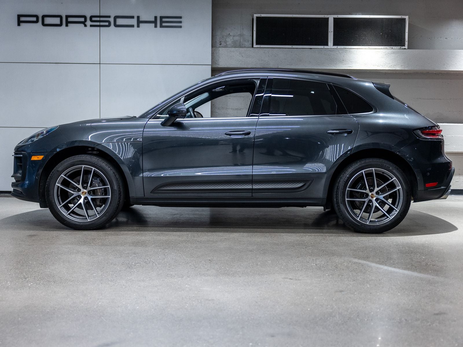 2022 Porsche Macan Base