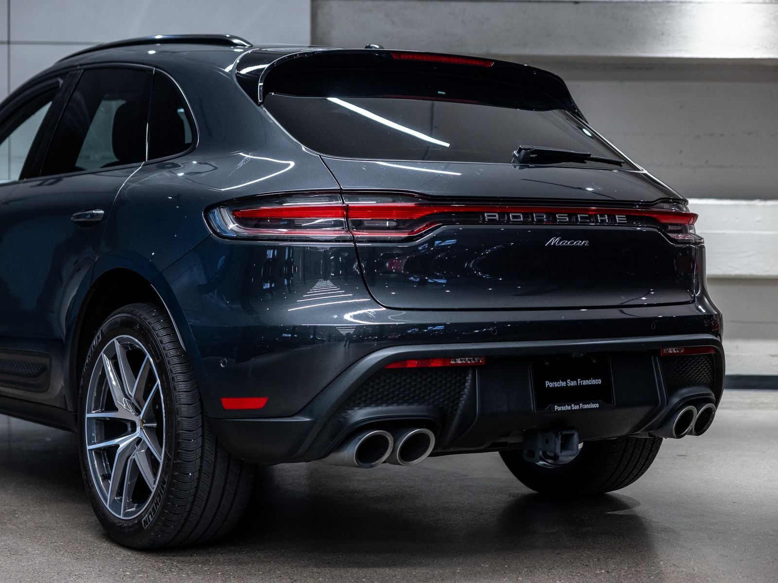 2022 Porsche Macan Base