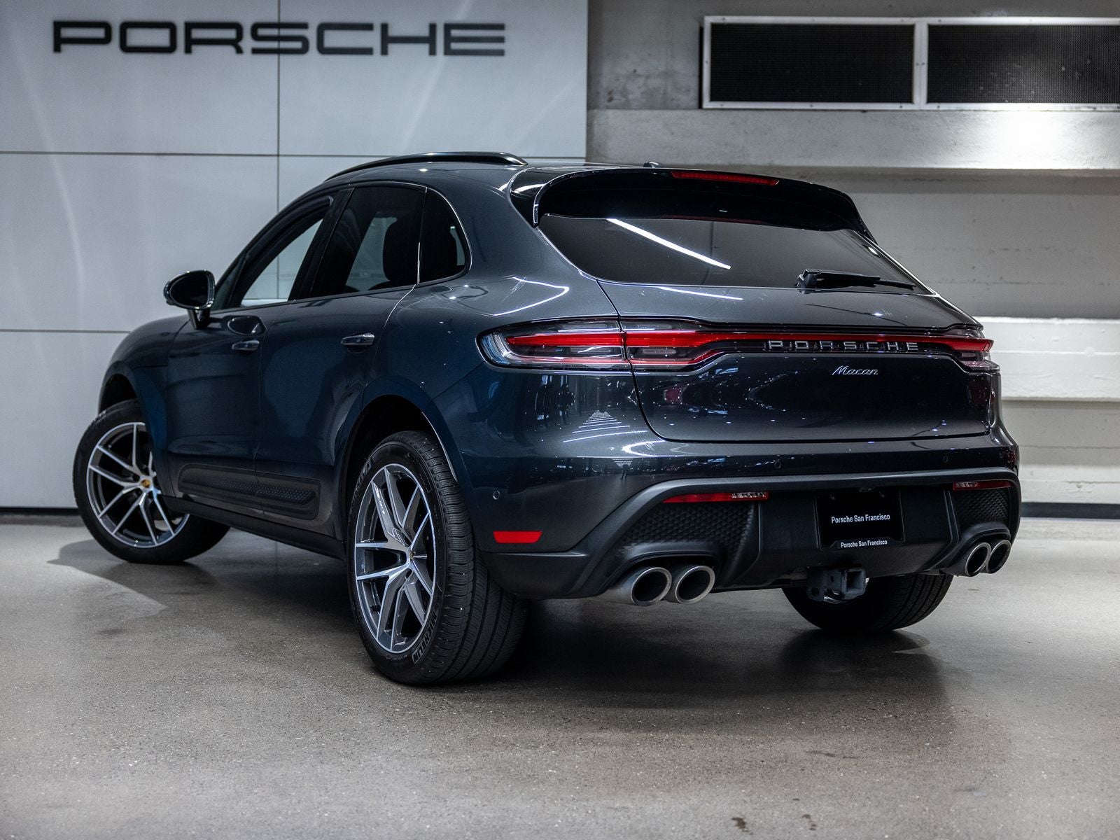 2022 Porsche Macan Base