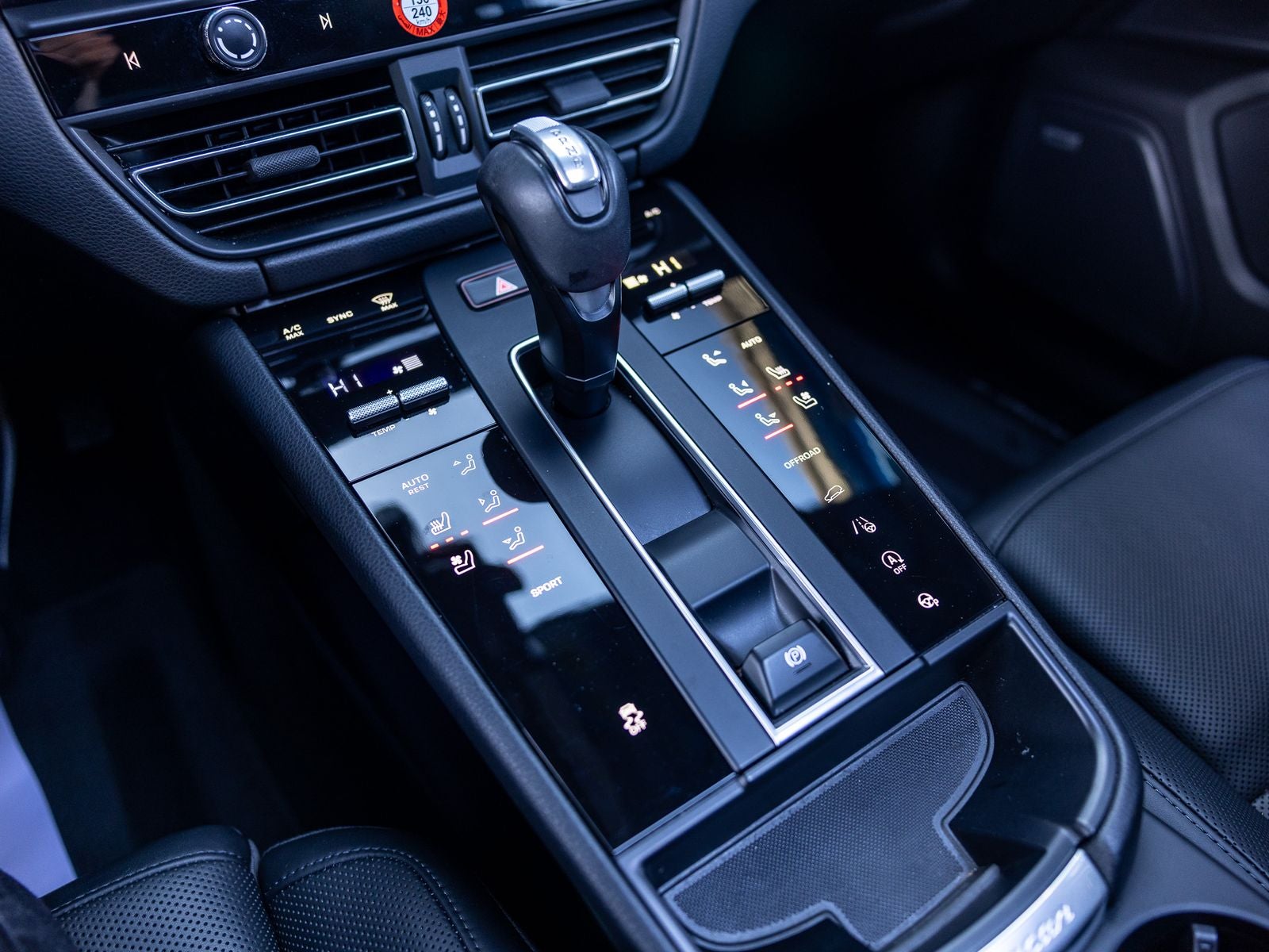 2022 Porsche Macan Base