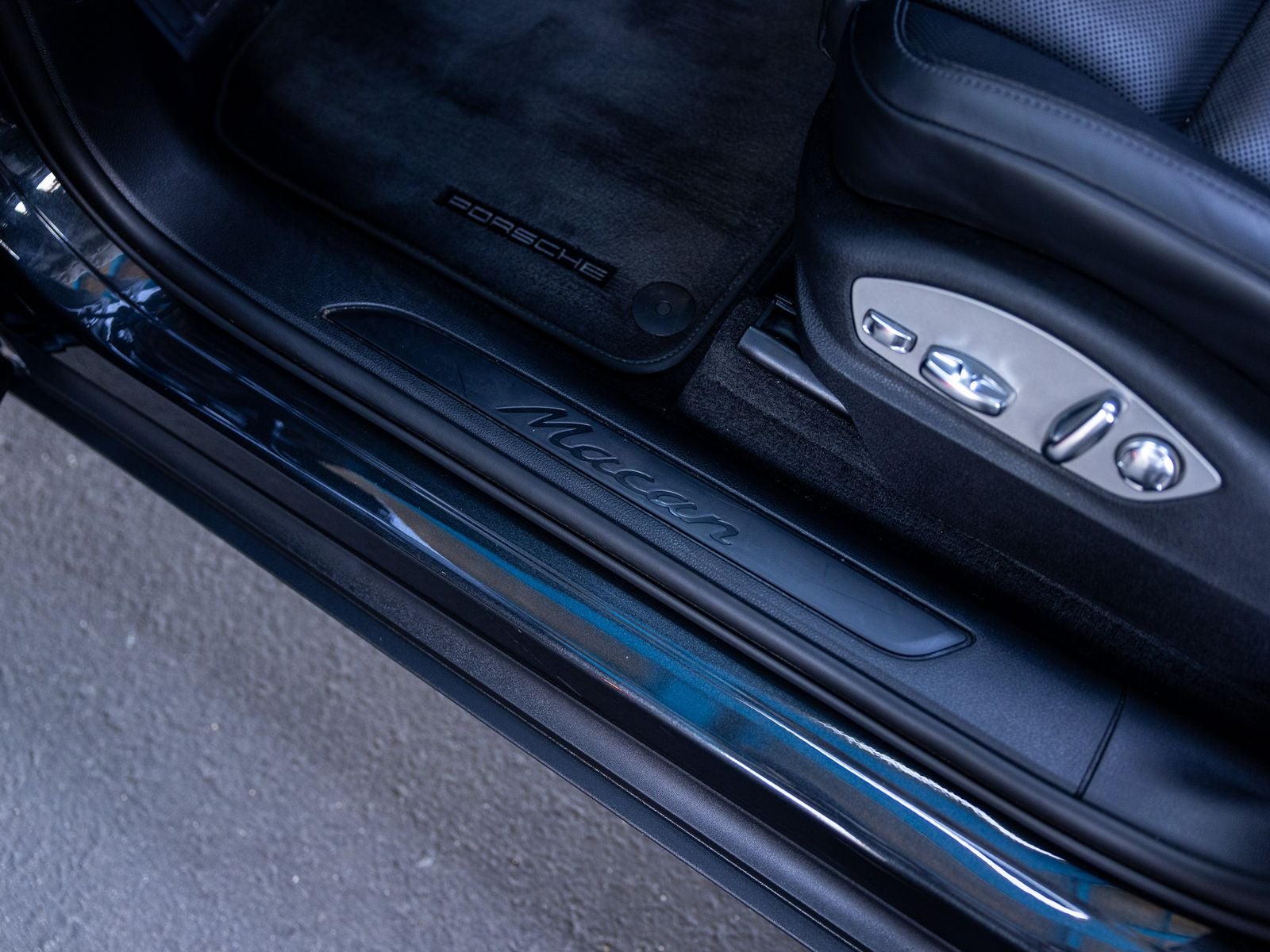2022 Porsche Macan Base