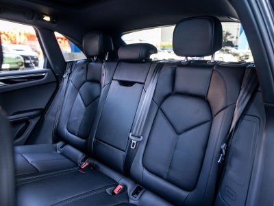 2022 Porsche Macan Base